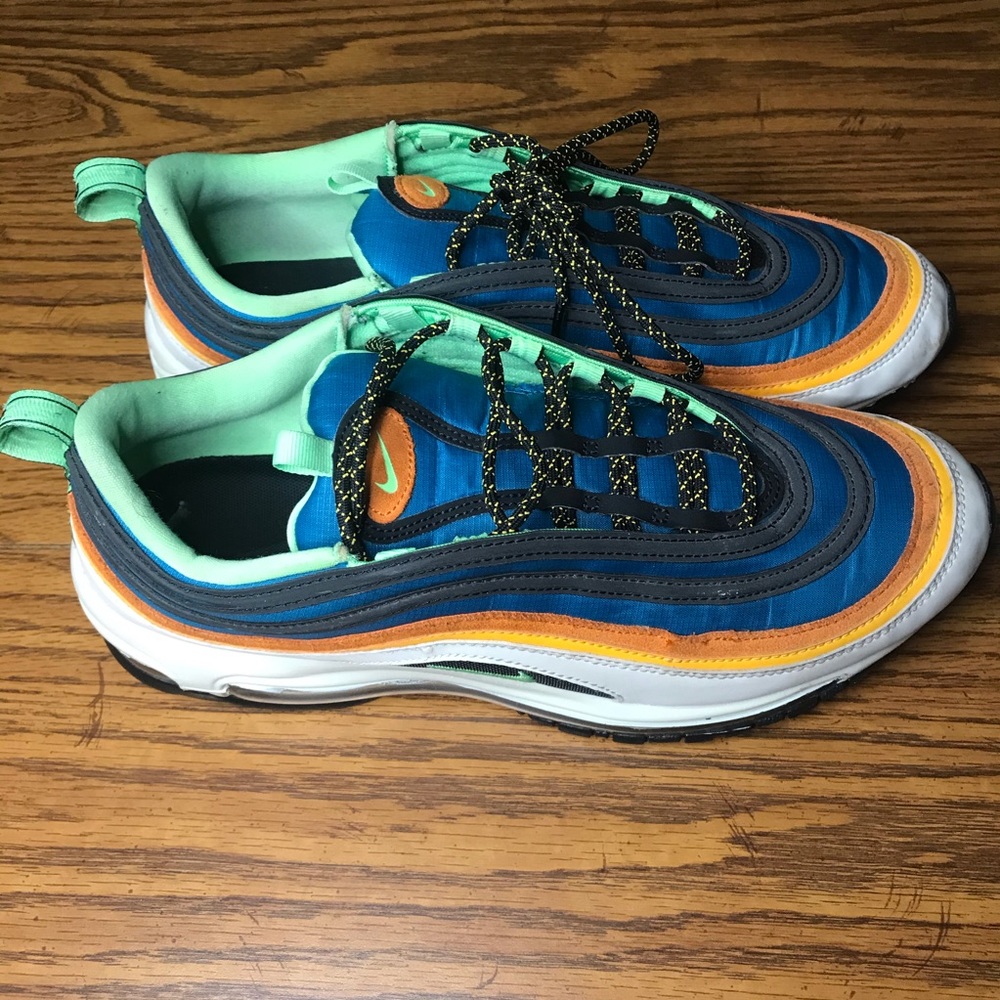 Men Airmax 97!! Have been worn but still in good condition!! Light scuff marks